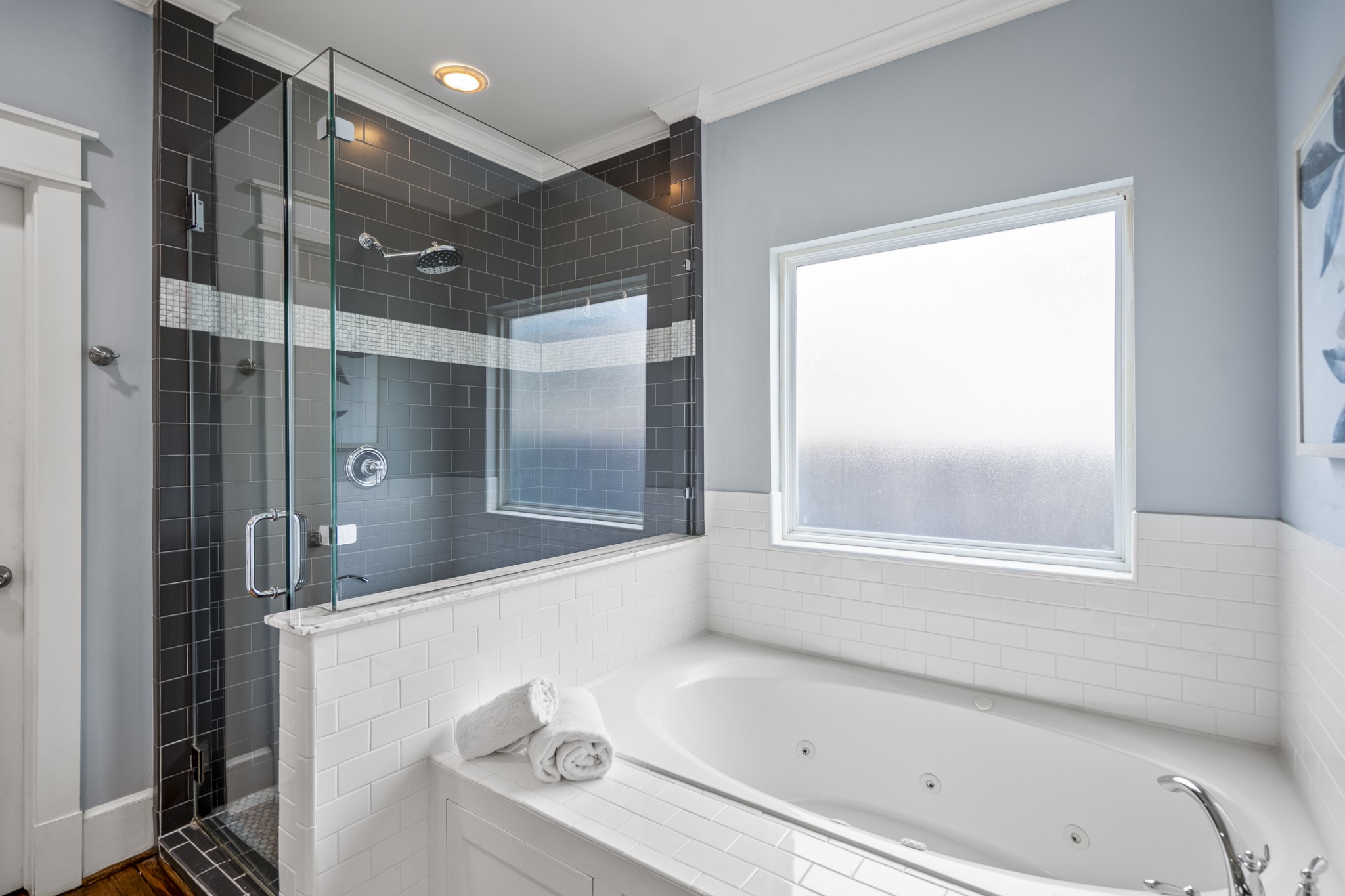 823 East 27th Street Houston, TX 77009 - Photo 26 of 49 a bathroom with a bathtub and a shower