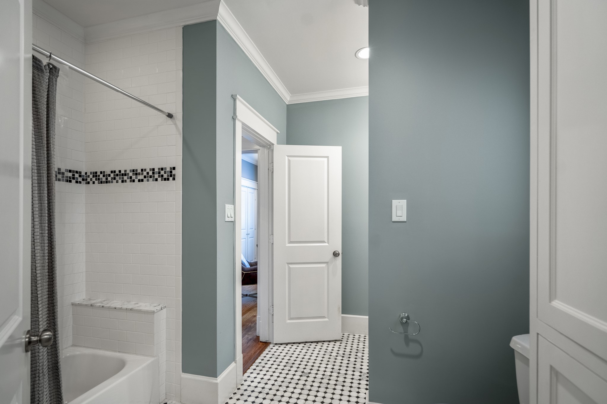 823 East 27th Street Houston, TX 77009 - Photo 32 of 49 a bathroom with a shower and a sink