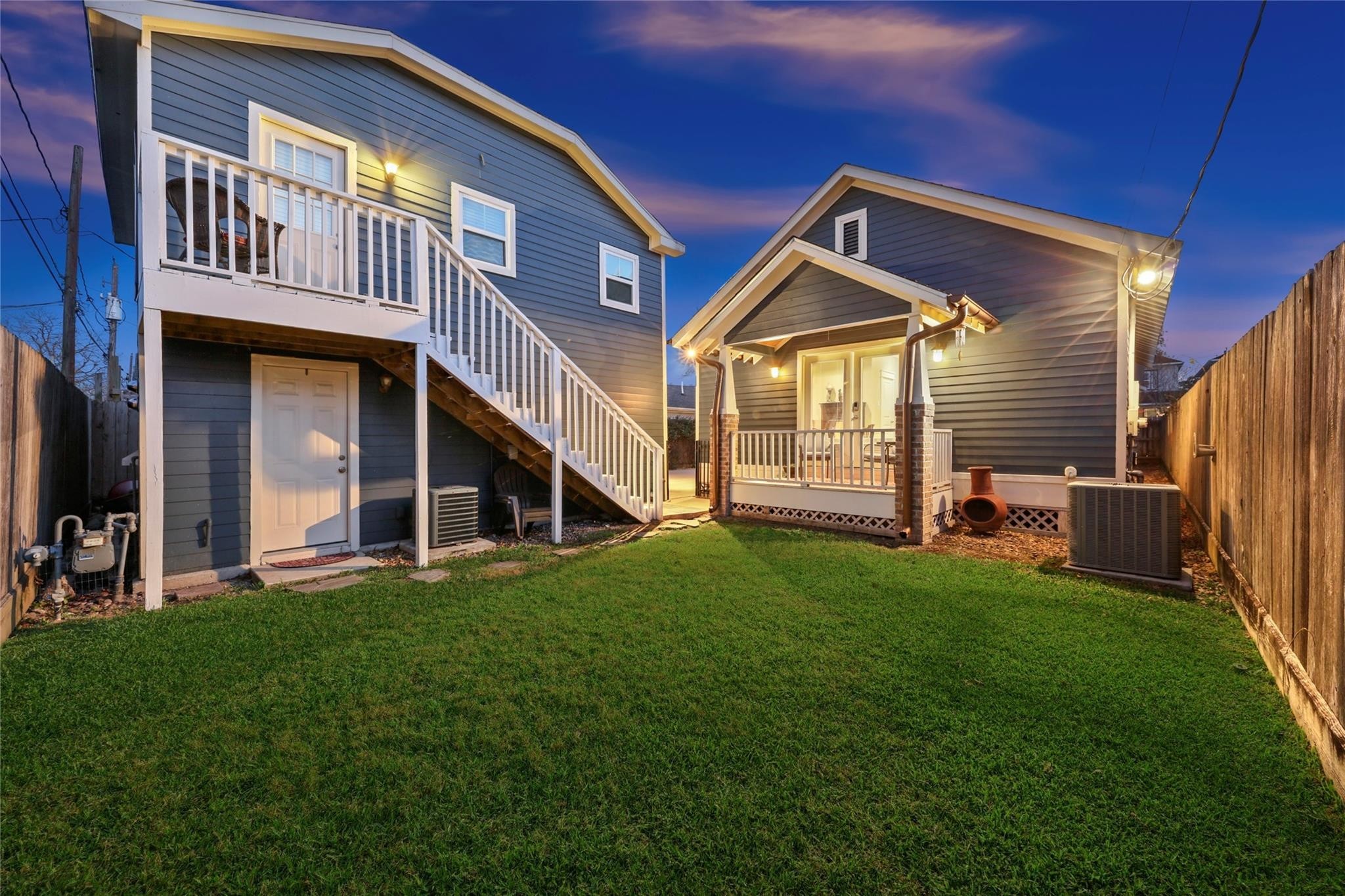 823 East 27th Street Houston, TX 77009 - Photo 38 of 49 a front view of a house with a yard