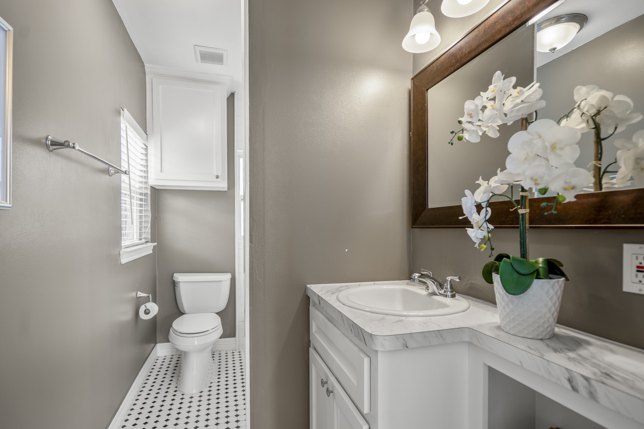 823 East 27th Street Houston, TX 77009 - Photo 47 of 49 a bathroom with a sink and a mirror