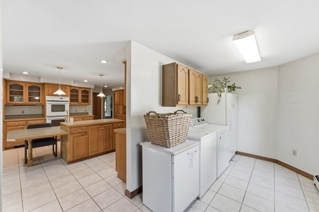 175 Granby Road South Hadley, MA 01075 - Photo 3 of 40