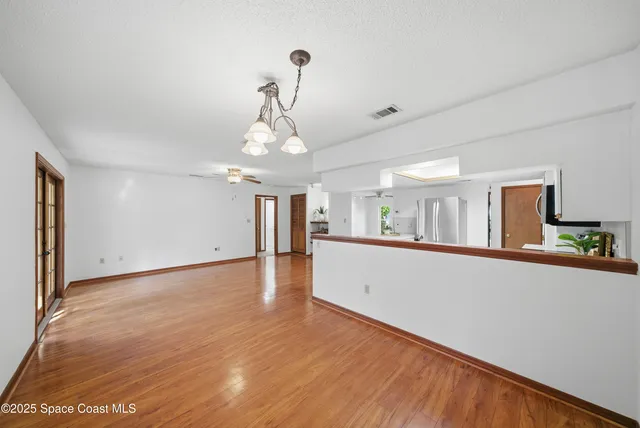 a view of livingroom with furniture