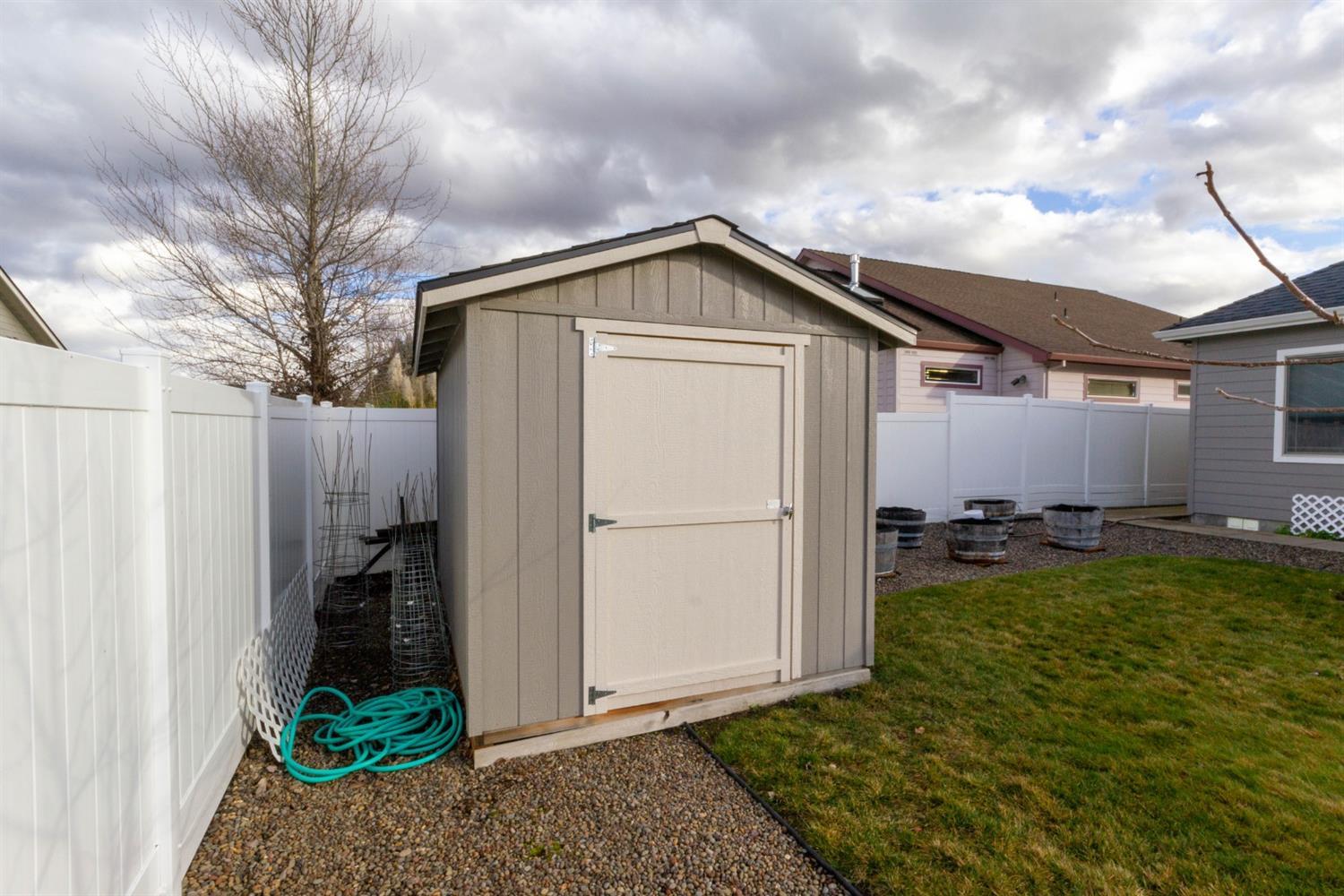 1001 Pumpkin Ridge Eagle Point, OR 97524 - Photo 23 of 24 photo23