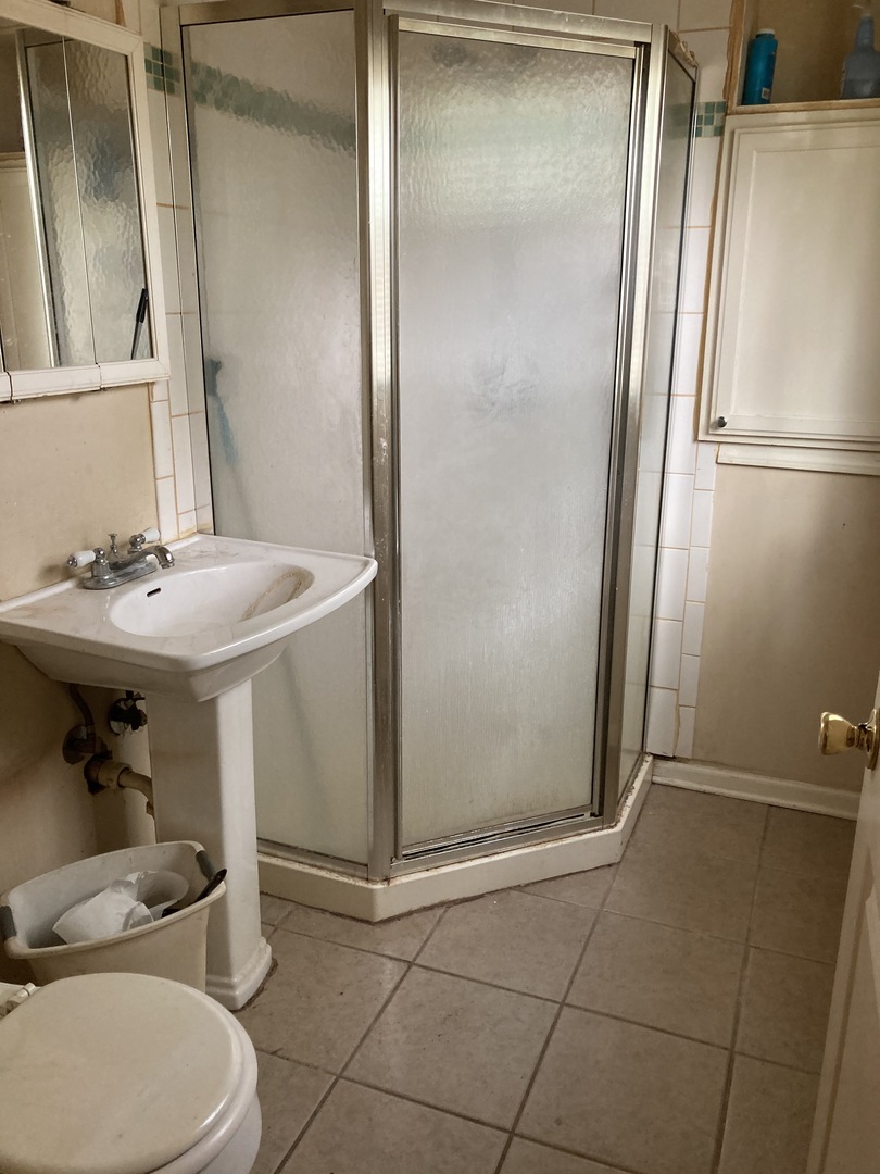940 Valley Stream Drive Wheeling, IL 60090 - Photo 14 of 22
