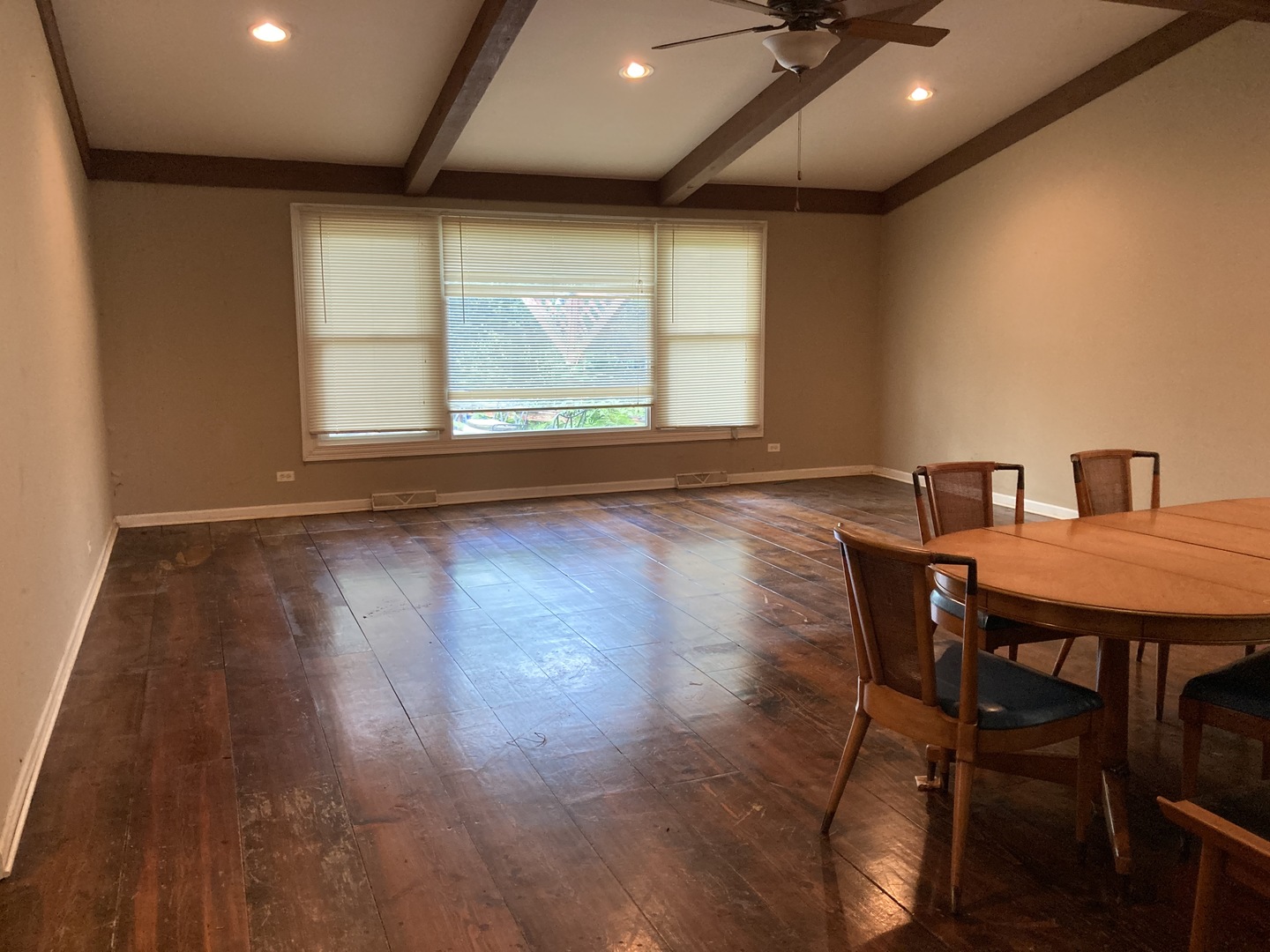 940 Valley Stream Drive Wheeling, IL 60090 - Photo 3 of 22