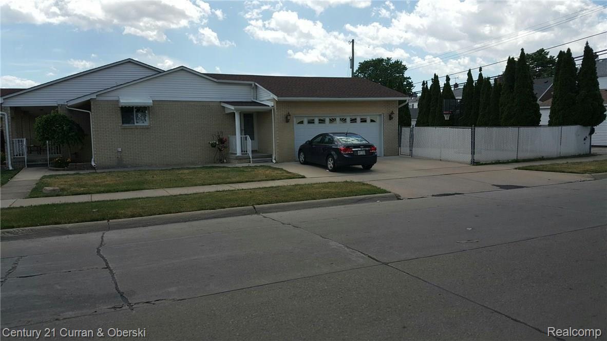6473 Chase Road Dearborn, MI 48126 - Photo 4 of 36 chase 41.jpg