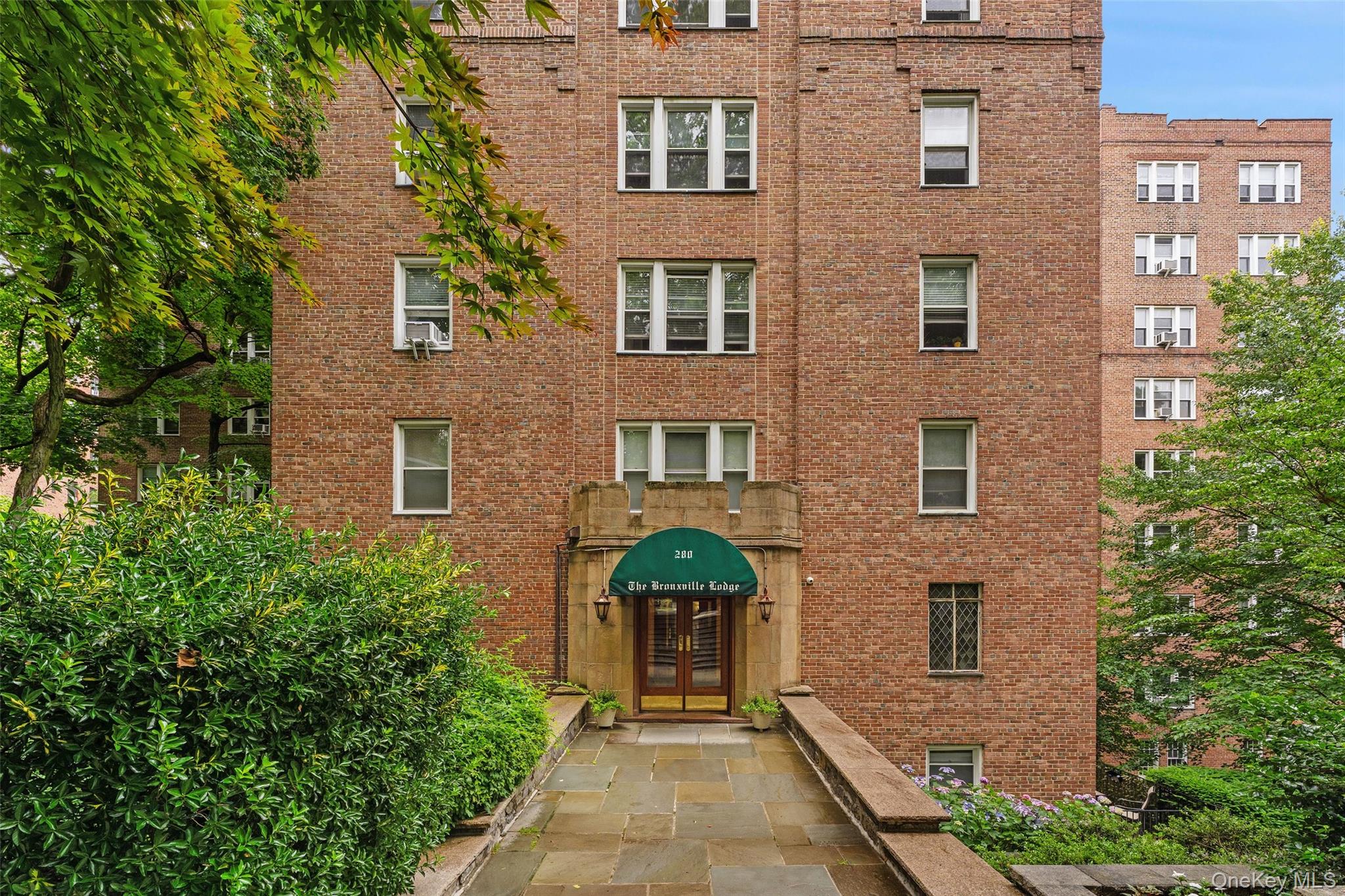 280 Bronxville Road, Unit 8B Bronxville, NY 10708 - Photo 12 of 14 280 Bronxville Road an excellent location and is in easy walking distance to the Bronxville Metro North Train Station, Village shopping, restaurants, fitness and In-Season Famers' Market.
