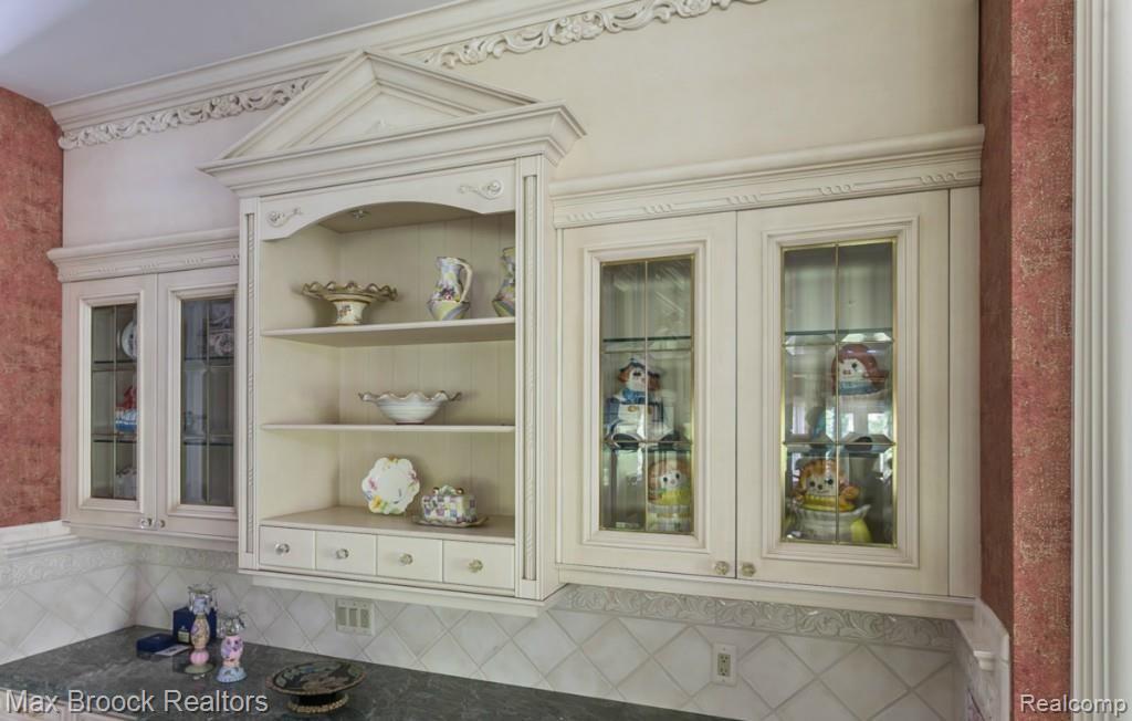 32685 Rock Ridge Lane Farmington, MI 48334 - Photo 14 of 55 Rock Ridge WEB - 12.jpg