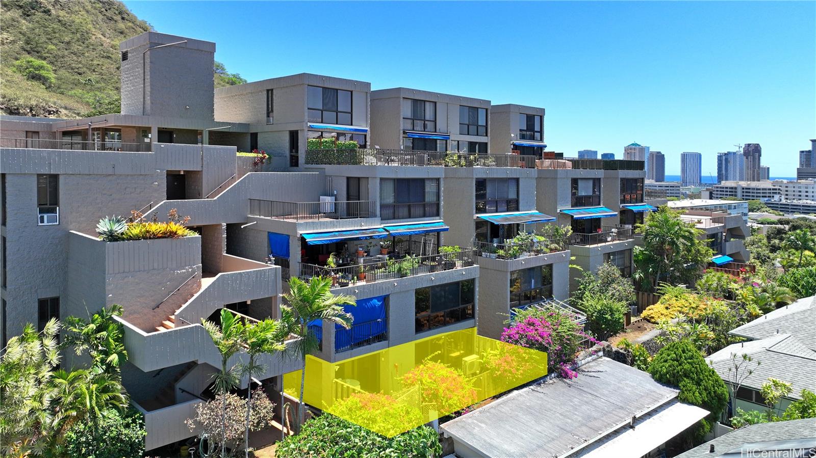217 Prospect Street, Unit D16 Honolulu, HI 96813 - Photo 18 of 23 a view of a swimming pool with a patio