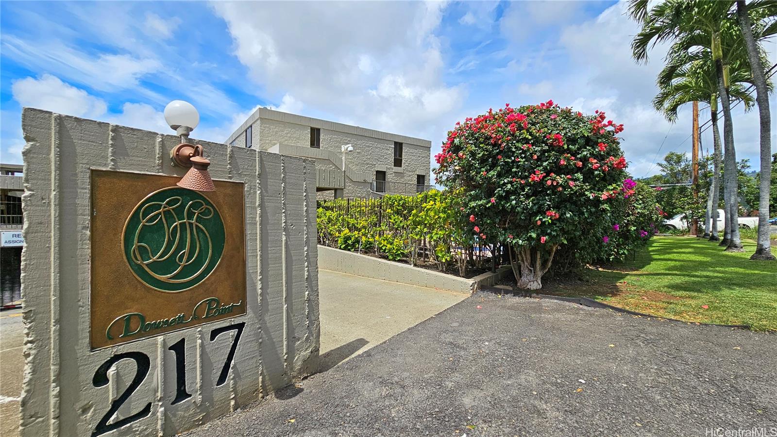 217 Prospect Street, Unit D16 Honolulu, HI 96813 - Photo 23 of 23 a close up of a pathway in a house with a garden