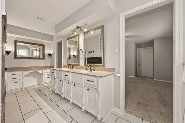 $2,700 | 13418 Paradise Valley Drive, Houston, TX 77069