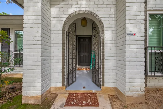 $2,700 | 13418 Paradise Valley Drive, Houston, TX 77069