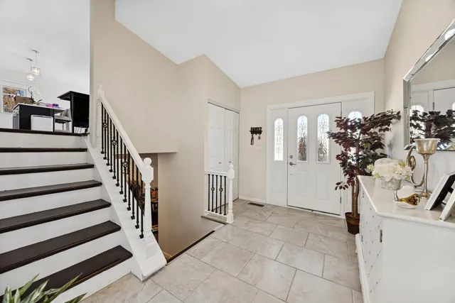 $475,000 | 7704 Knotty Pine Court, Woodridge, IL 60517