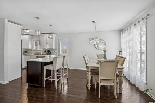 $475,000 | 7704 Knotty Pine Court, Woodridge, IL 60517