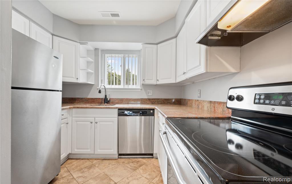 1974 Klingensmith Road Bloomfield Hills, MI 48302 - Photo 8 of 17