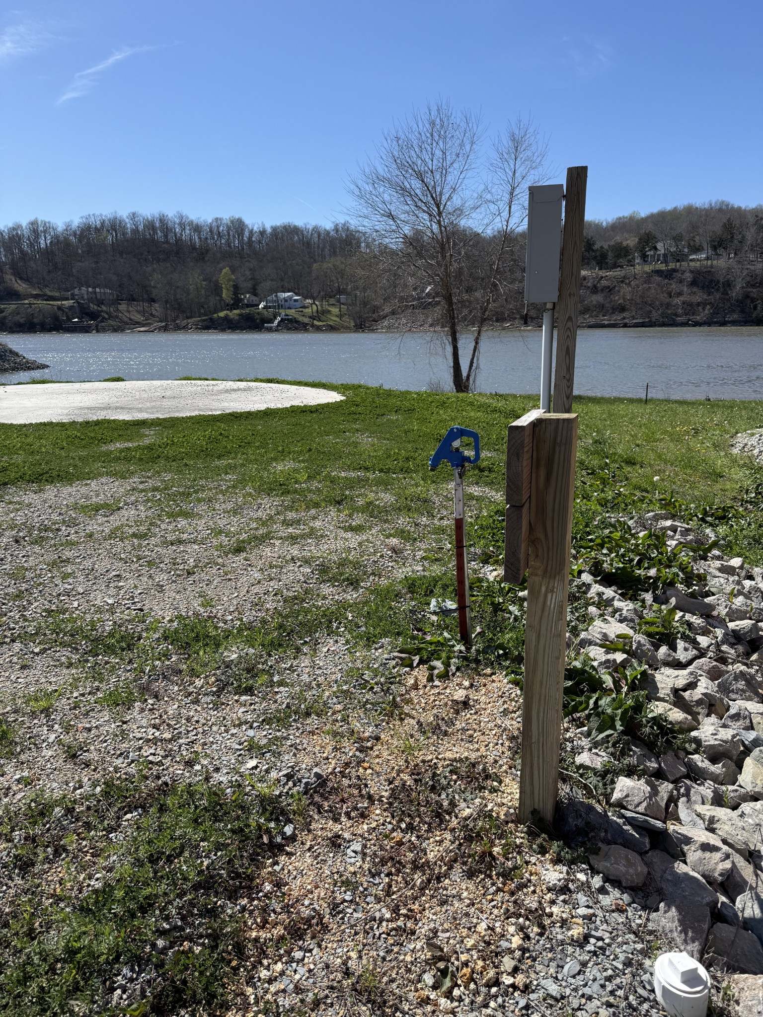 2133 Hardin Bottom River Road Clifton, TN 38425 - Photo 24 of 42 a view of a lake