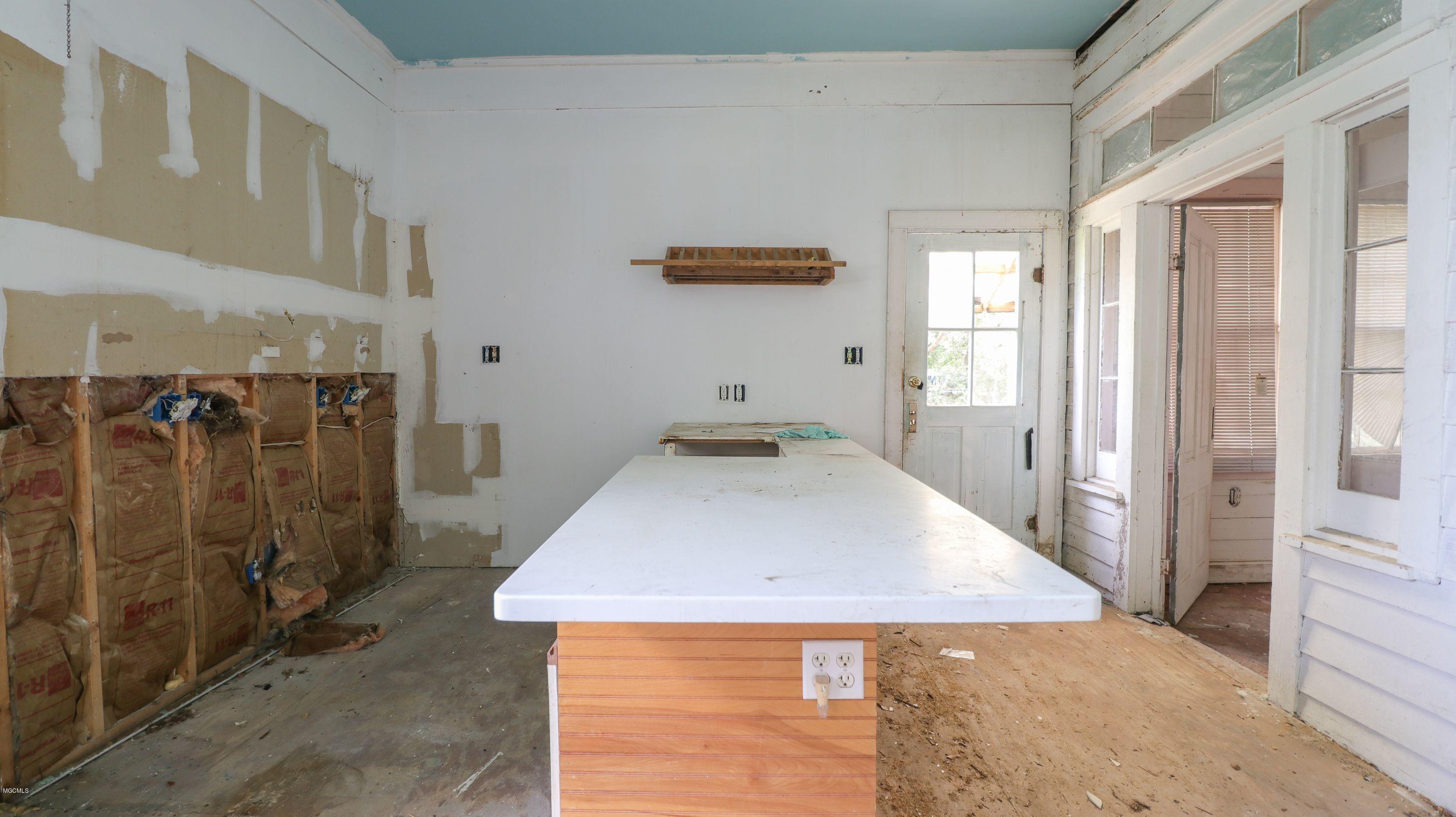 700 Tegarden Road Gulfport, MS 39507 - Photo 8 of 22 oZhVU25A