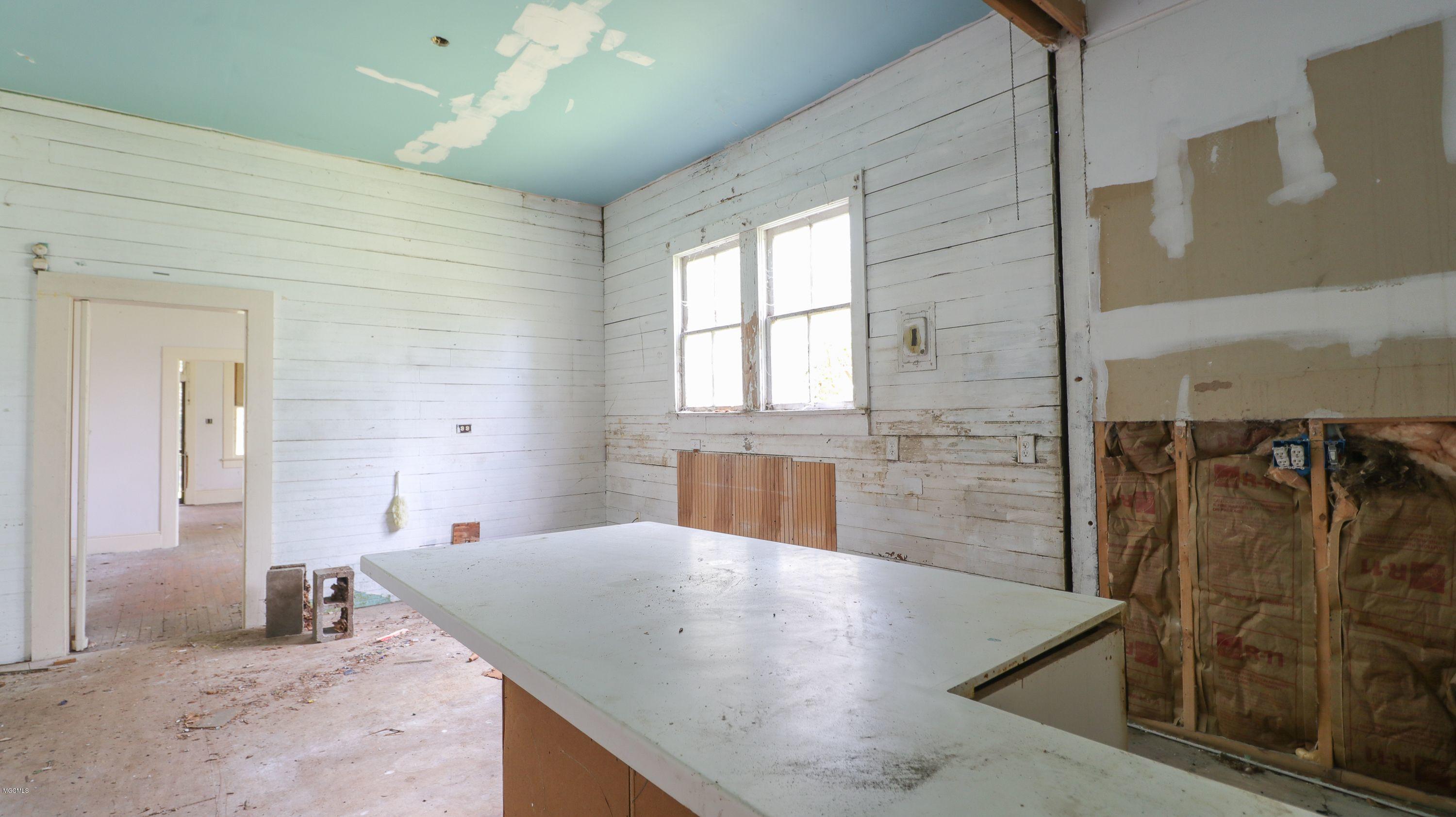 700 Tegarden Road Gulfport, MS 39507 - Photo 9 of 22 -qMVSAvQ
