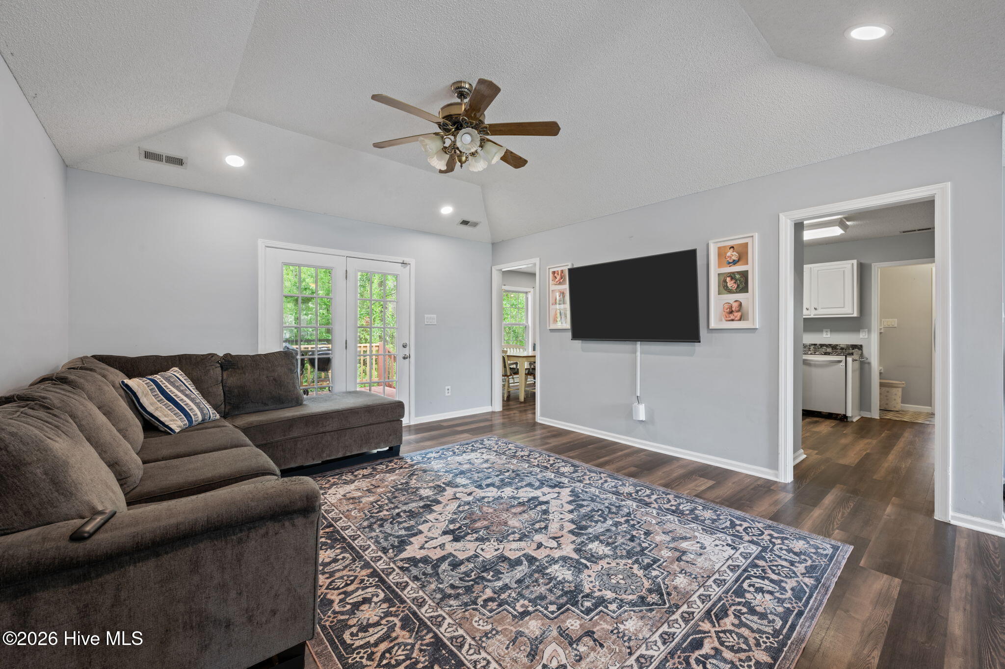 619 Fox Ridge Court Havelock, NC 28532 - Photo 5 of 42 living room