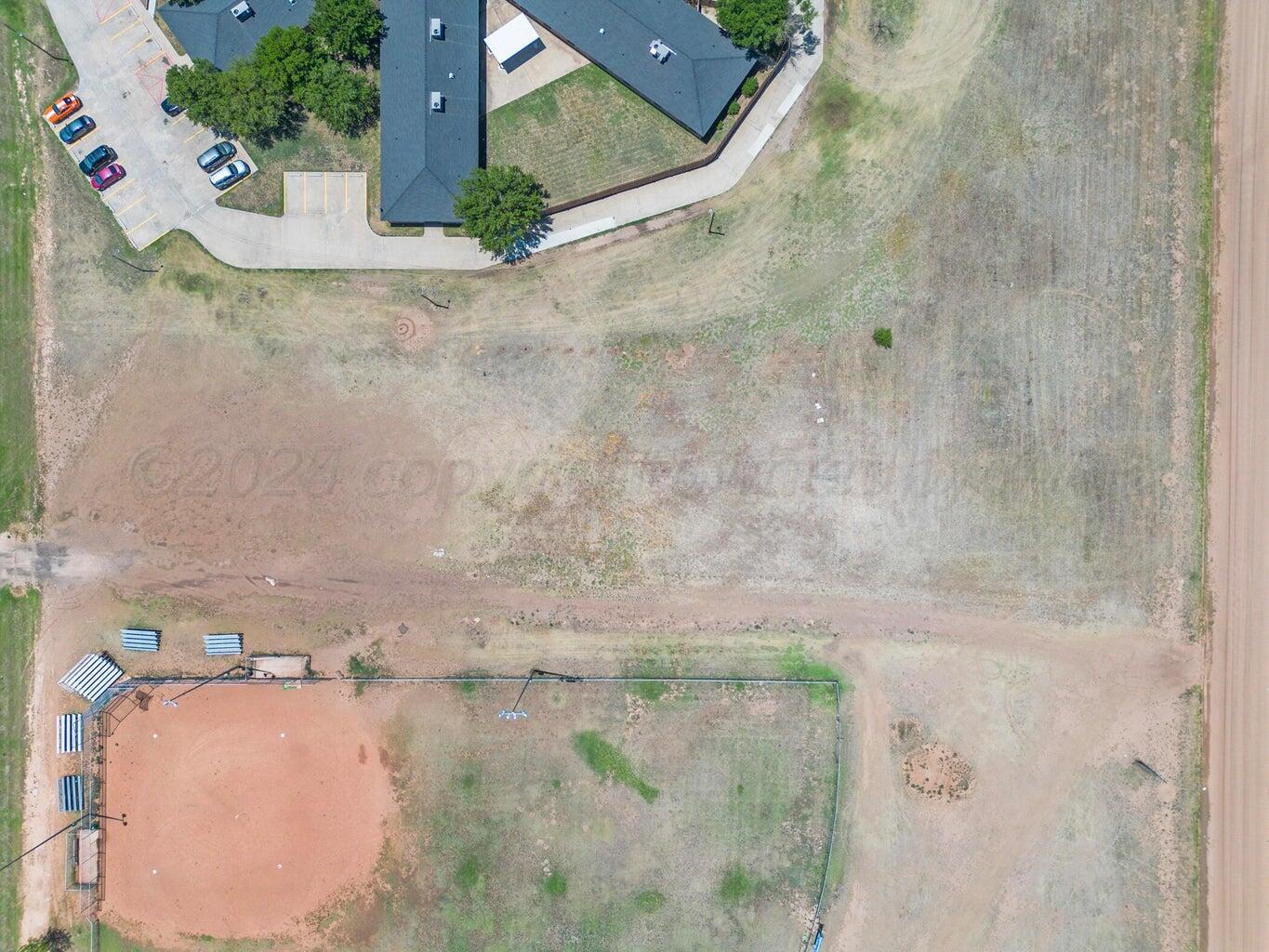 East 19th Street Dumas, TX 79029 - Photo 2 of 11 a bathroom with a shower