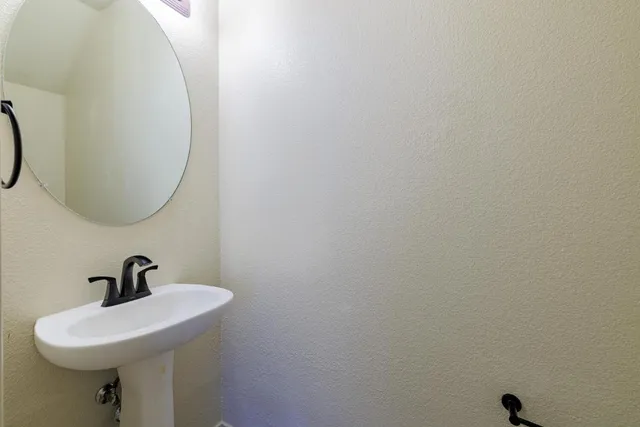 $2,000 | 2632 Century Park Boulevard, Unit 18, Austin, TX 78727