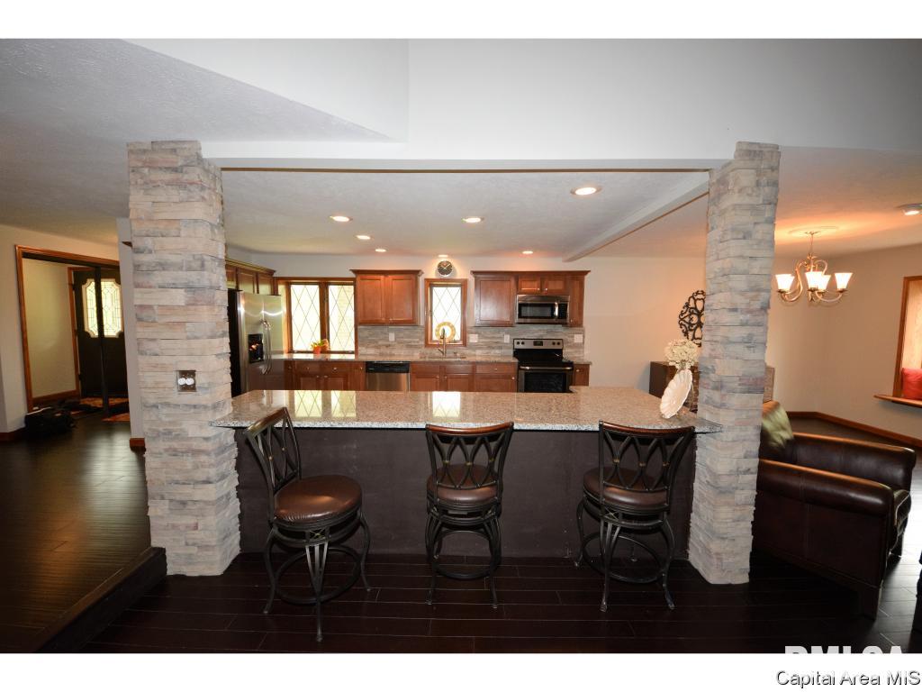 1095 Memory Lane Springfield, IL 62707 - Photo 11 of 36 Gallery Image 11