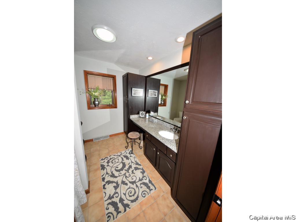 1095 Memory Lane Springfield, IL 62707 - Photo 23 of 36 Gallery Image 23