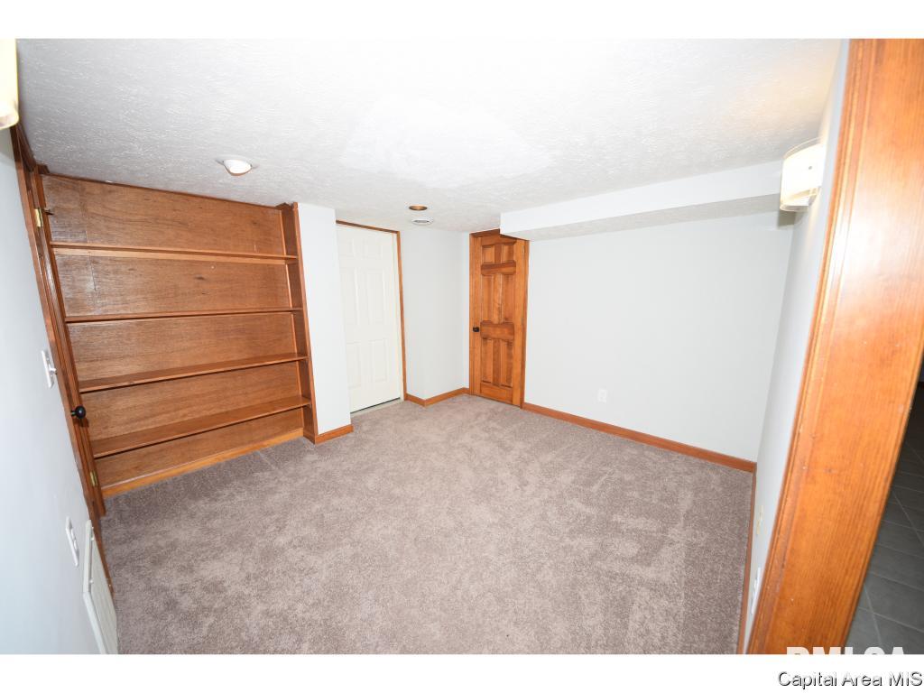 1095 Memory Lane Springfield, IL 62707 - Photo 29 of 36 Gallery Image 29