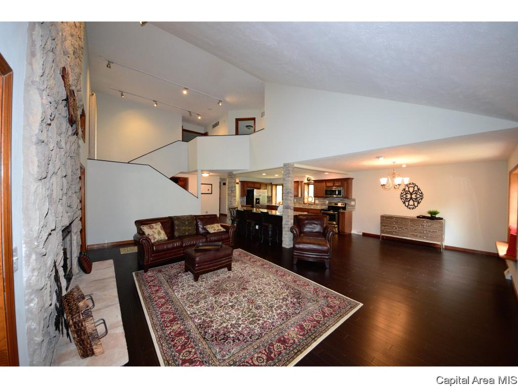 1095 Memory Lane Springfield, IL 62707 - Photo 3 of 36 Gallery Image 3