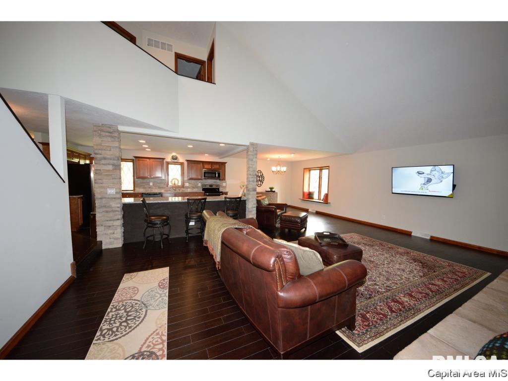 1095 Memory Lane Springfield, IL 62707 - Photo 4 of 36 Gallery Image 4