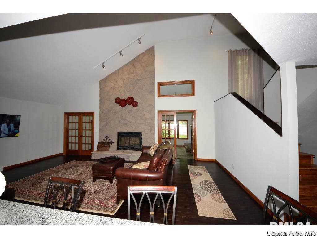 1095 Memory Lane Springfield, IL 62707 - Photo 5 of 36 Gallery Image 5