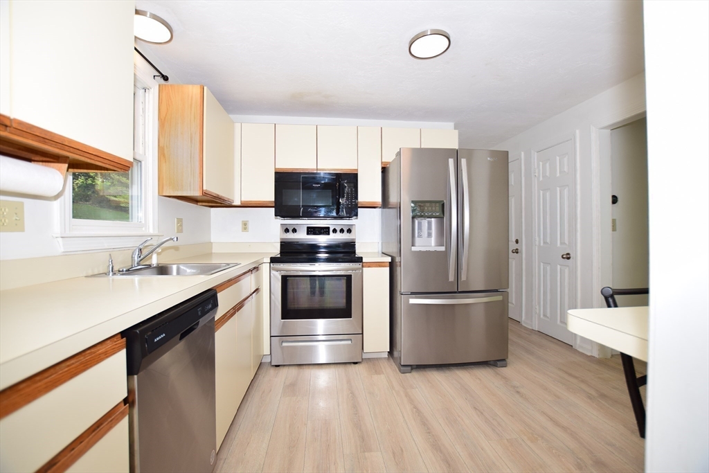 118 Ridge Road, Unit 118 Northborough, MA 01532 - Photo 6 of 33 Gallery Image 6