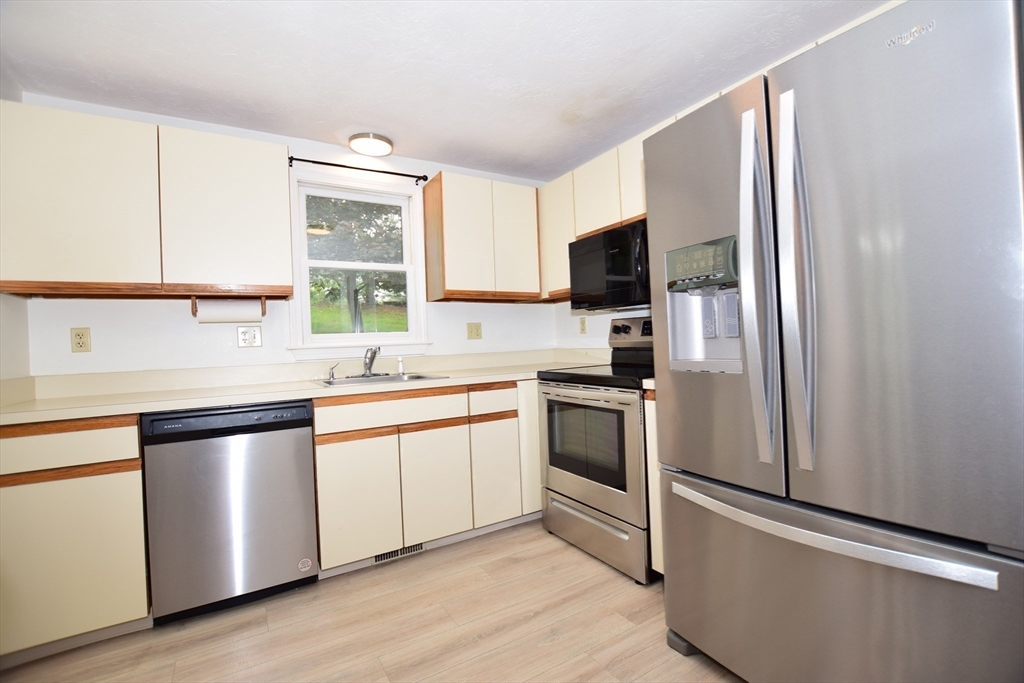 118 Ridge Road, Unit 118 Northborough, MA 01532 - Photo 9 of 33 Gallery Image 9