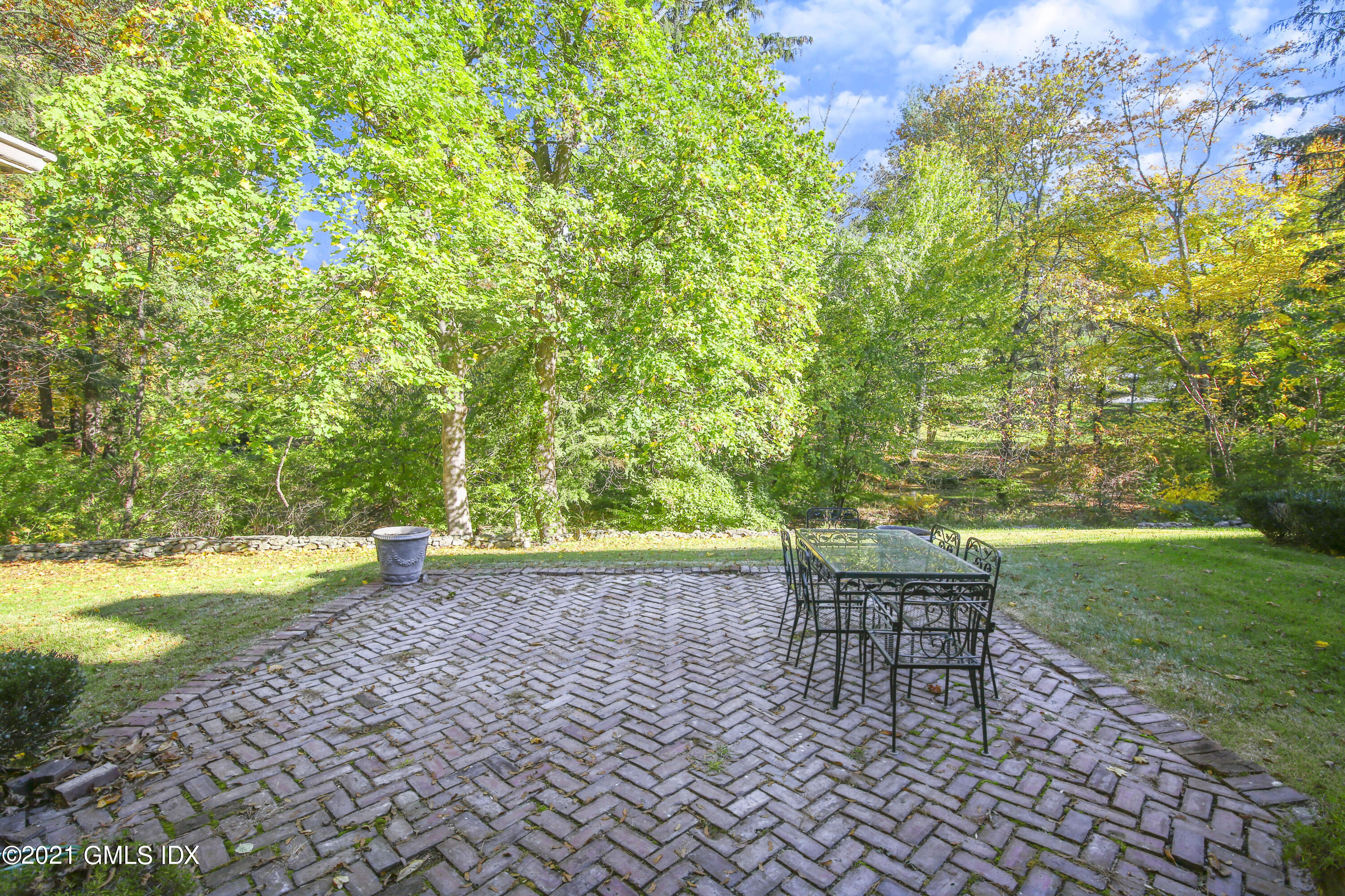 117 Dingletown Road Greenwich, CT 06830 - Photo 21 of 25 a view of a backyard with sitting area