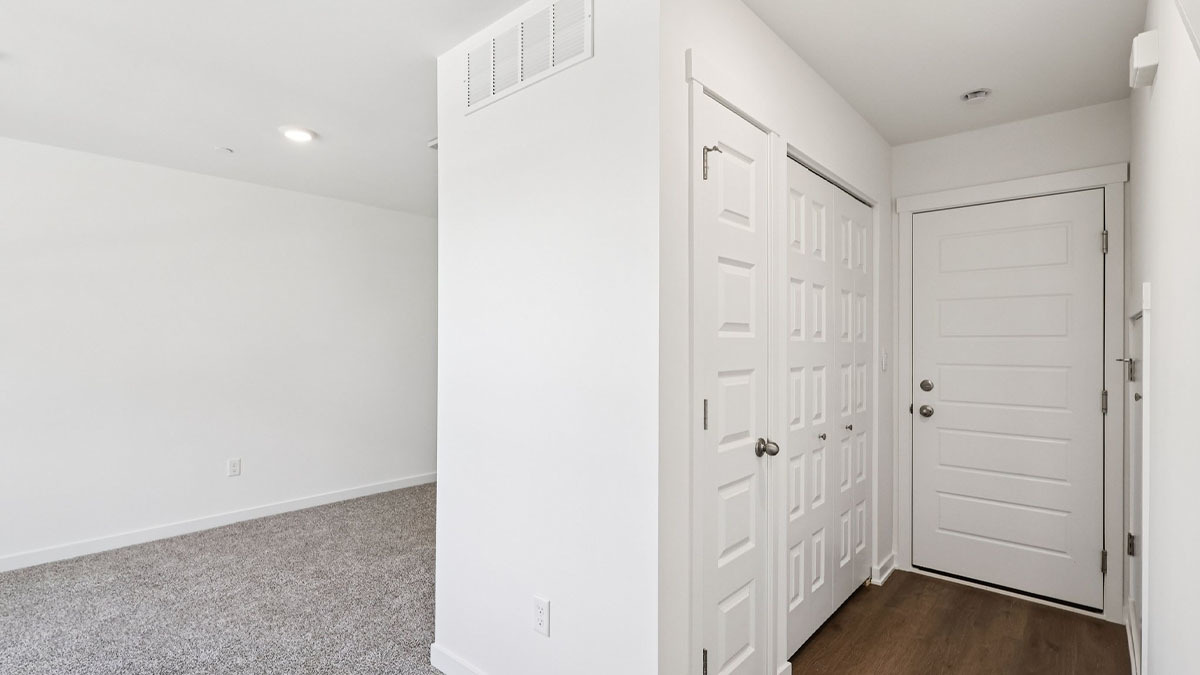 557 Yosemite Way Mundelein, IL 60060 - Photo 5 of 45