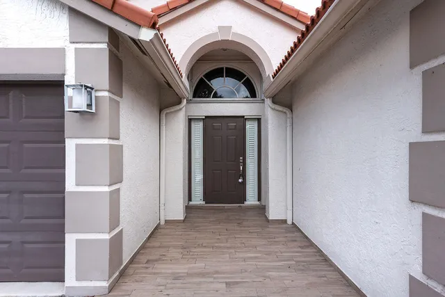 a view of a house with entryway and front door