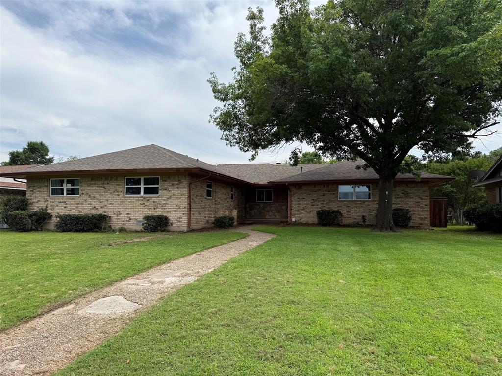 216 Randy Street Whitesboro, TX 76273 - Photo 2 of 30