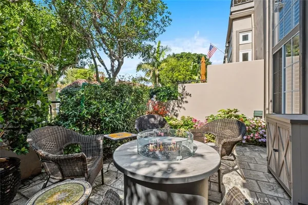 $1,399,000 | 19373 Peachtree Lane, Huntington Beach, CA 92648