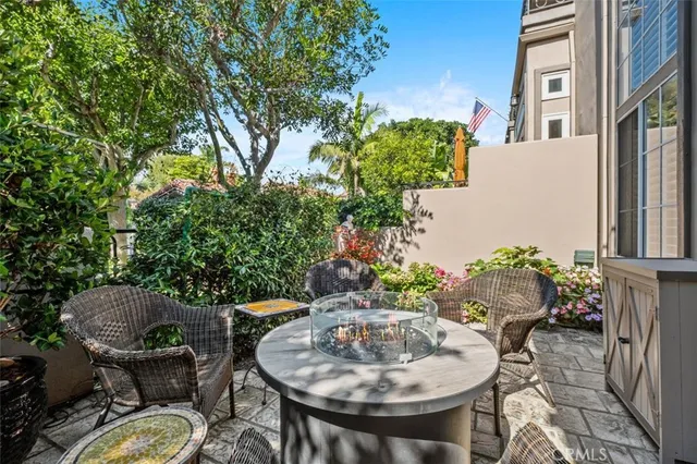 $1,429,000 | 19373 Peachtree Lane, Huntington Beach, CA 92648