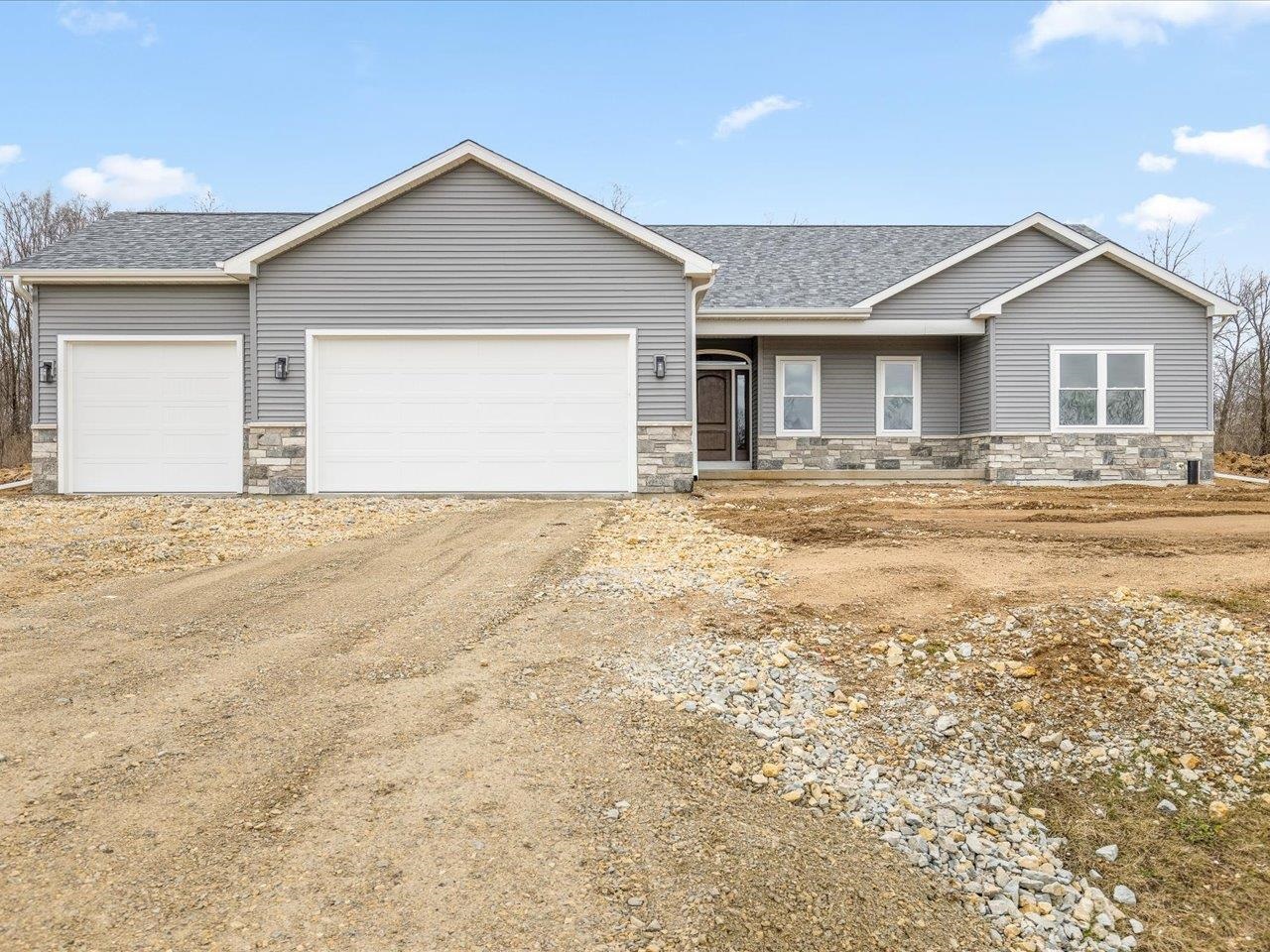3286 South Prairie Avenue Beloit, WI 53511 - Photo 2 of 40
