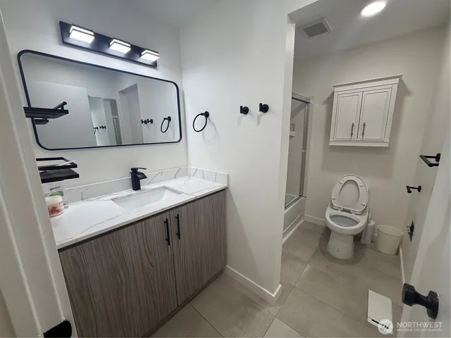 $3,800 | 22026 3rd Place West, Bothell, WA 98021