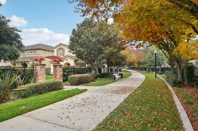 $395,000 | 3301 North Park Drive, Unit 2815, Sacramento, CA 95835