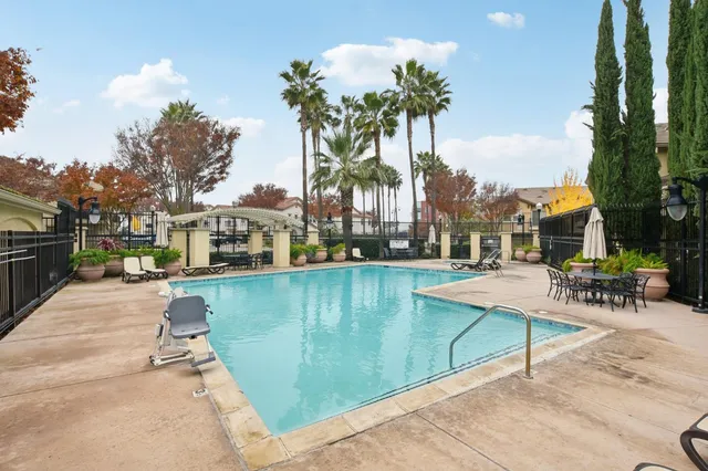 $395,000 | 3301 North Park Drive, Unit 2815, Sacramento, CA 95835