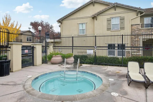$395,000 | 3301 North Park Drive, Unit 2815, Sacramento, CA 95835