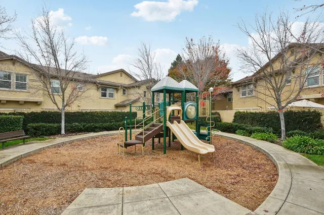 $395,000 | 3301 North Park Drive, Unit 2815, Sacramento, CA 95835