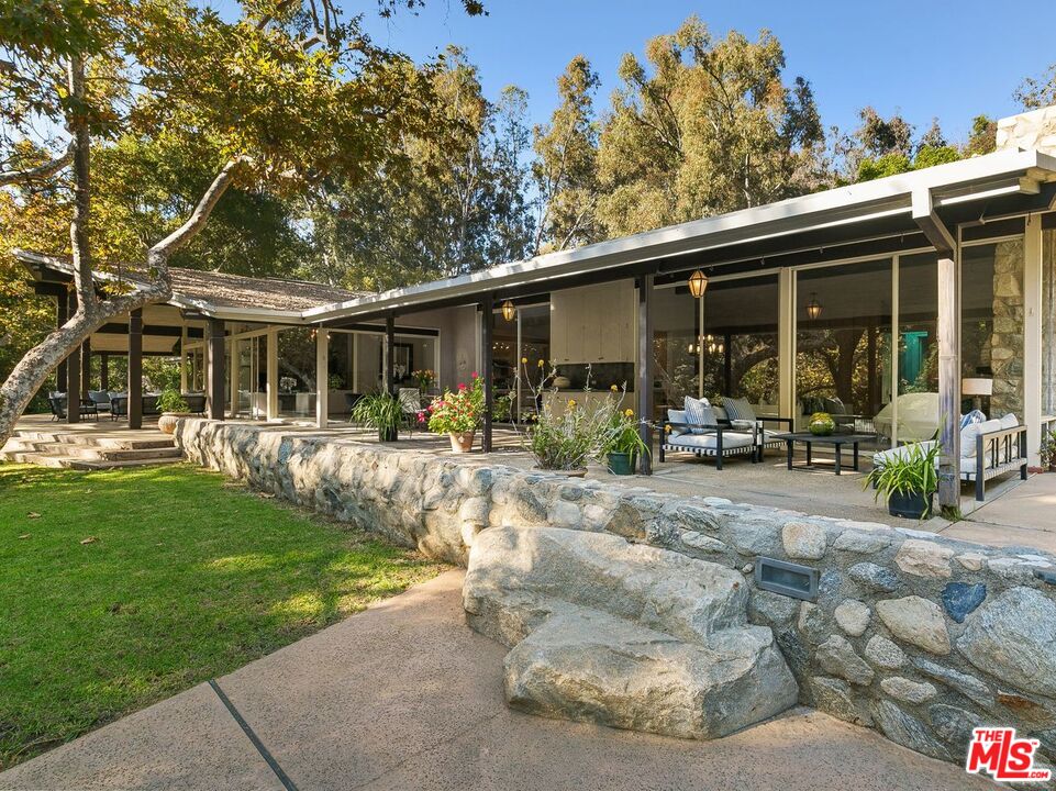 1100 Rivas Canyon Road Pacific Palisades, CA 90272 - Photo 38 of 54