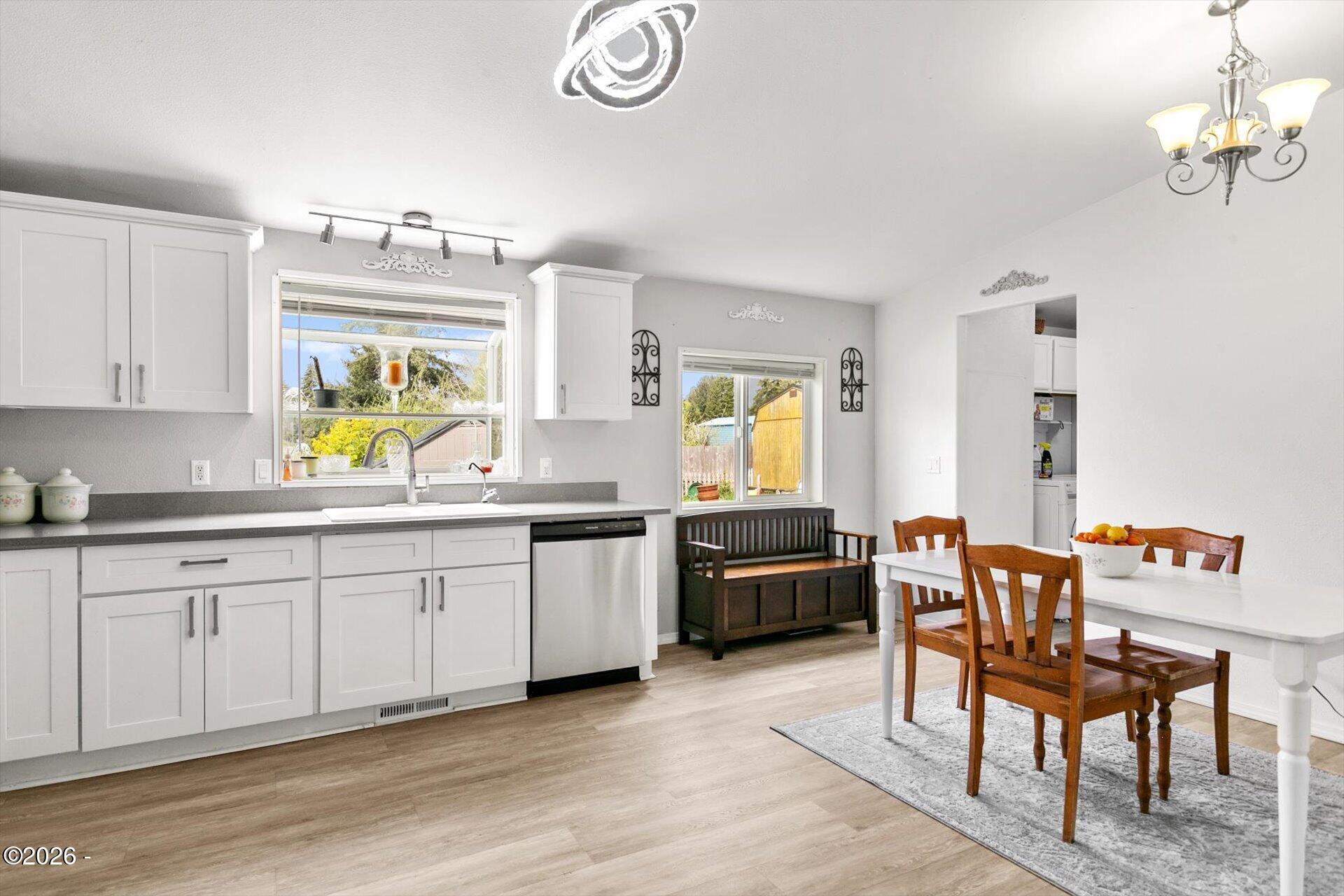 17 North Deer Valley Road Otis, OR 97368 - Photo 10 of 42 Kitchen
