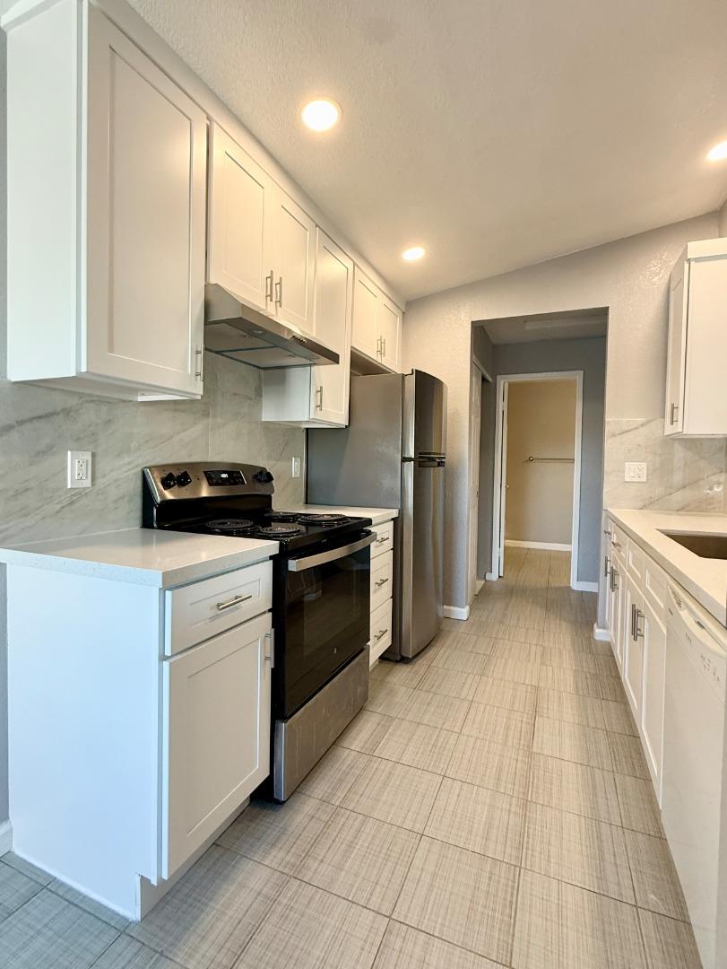 8 Lancaster Circle, Unit 224 Bay Point, CA 94565 - Photo 13 of 33 a kitchen with stainless steel appliances a refrigerator sink and cabinets