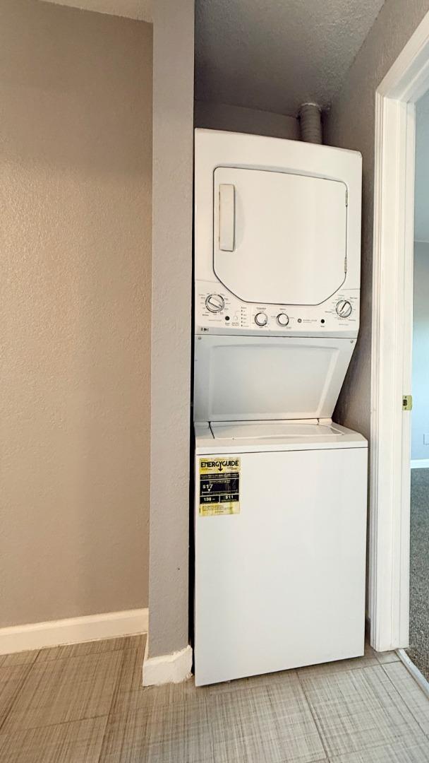 8 Lancaster Circle, Unit 224 Bay Point, CA 94565 - Photo 27 of 33 a utility room with dryer and washer