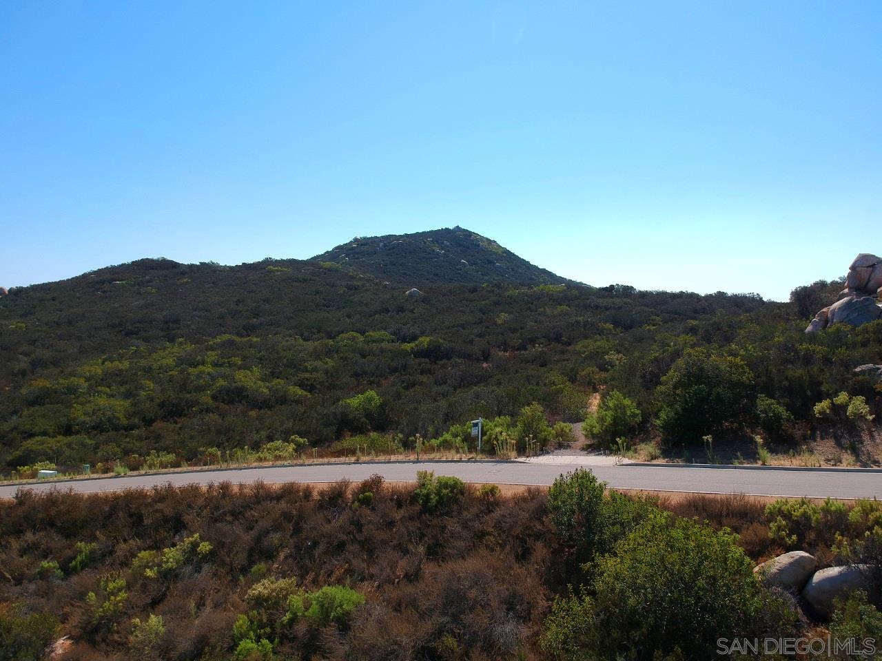7 Del Poniente Road Poway, CA 92064 - Photo 5 of 26